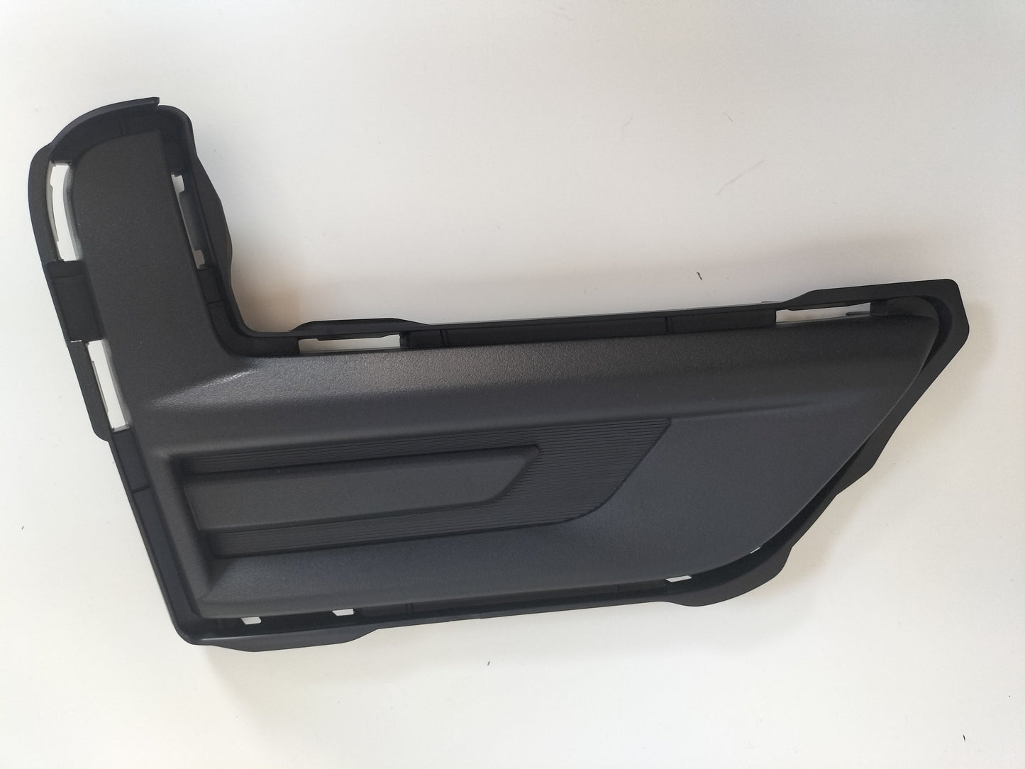 Bumper Fog Light Cover - R/H - Nissan Rogue 2017-2020 - Trim