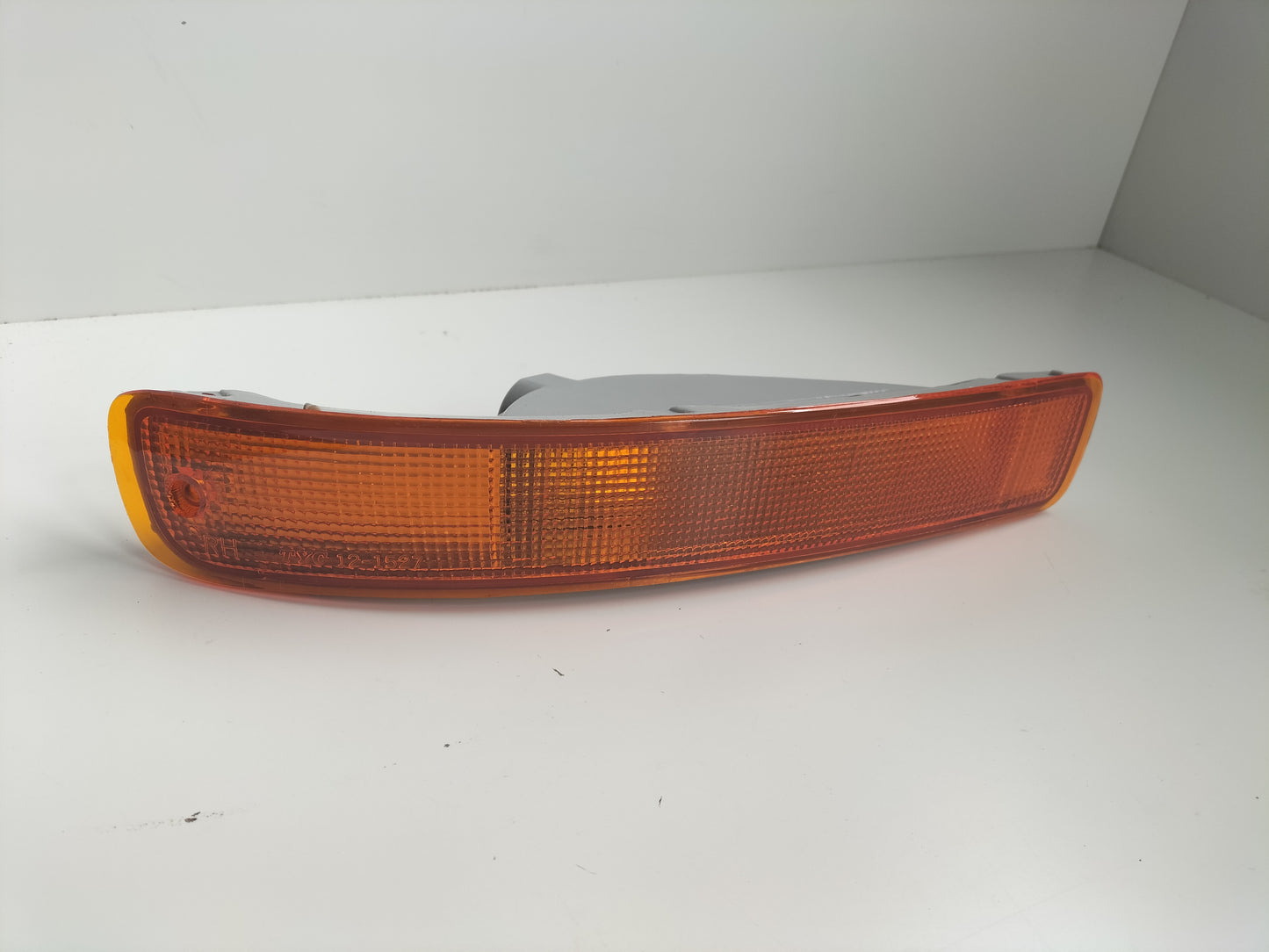 TYC Indicator light - R/H - Toyota Camry 1993-1997