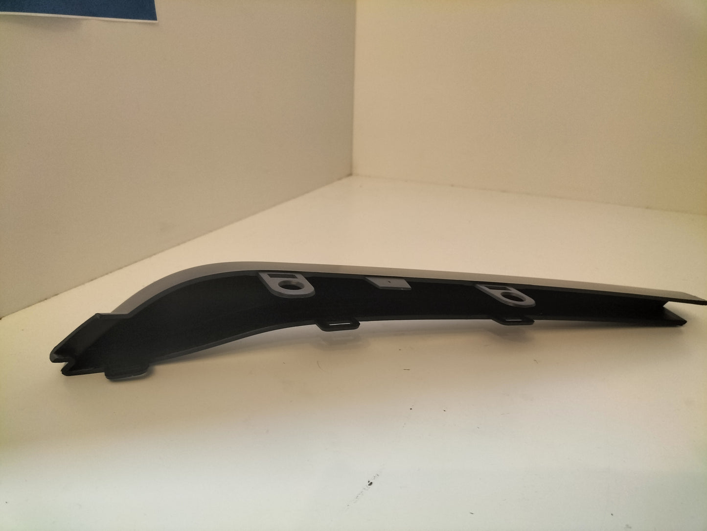 Centre Grille Moulding Trim - R/H - Renault Kangoo 2008