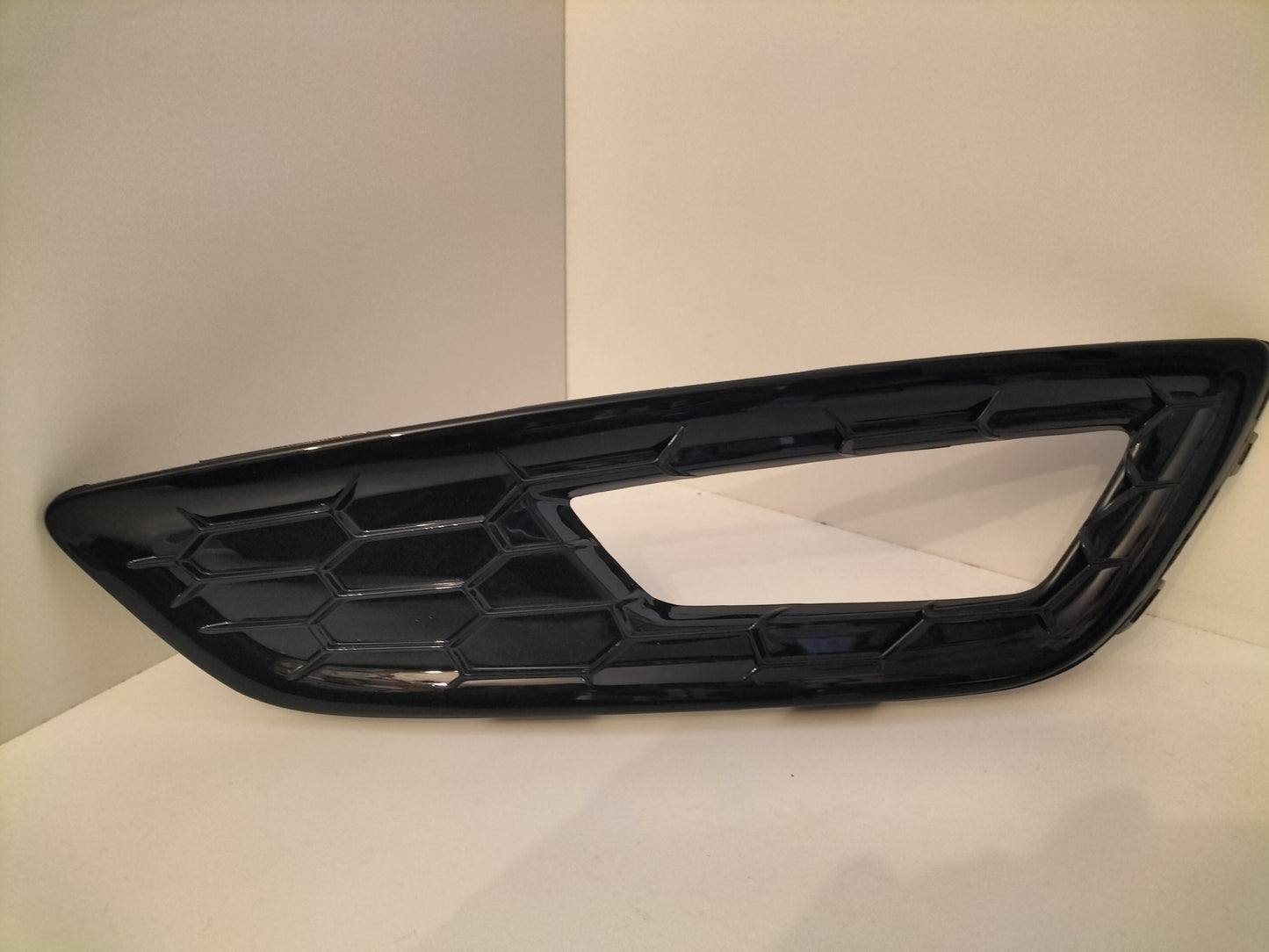 Front Bumper Grille - R/H - Ford Focus Mk 3 - Sport