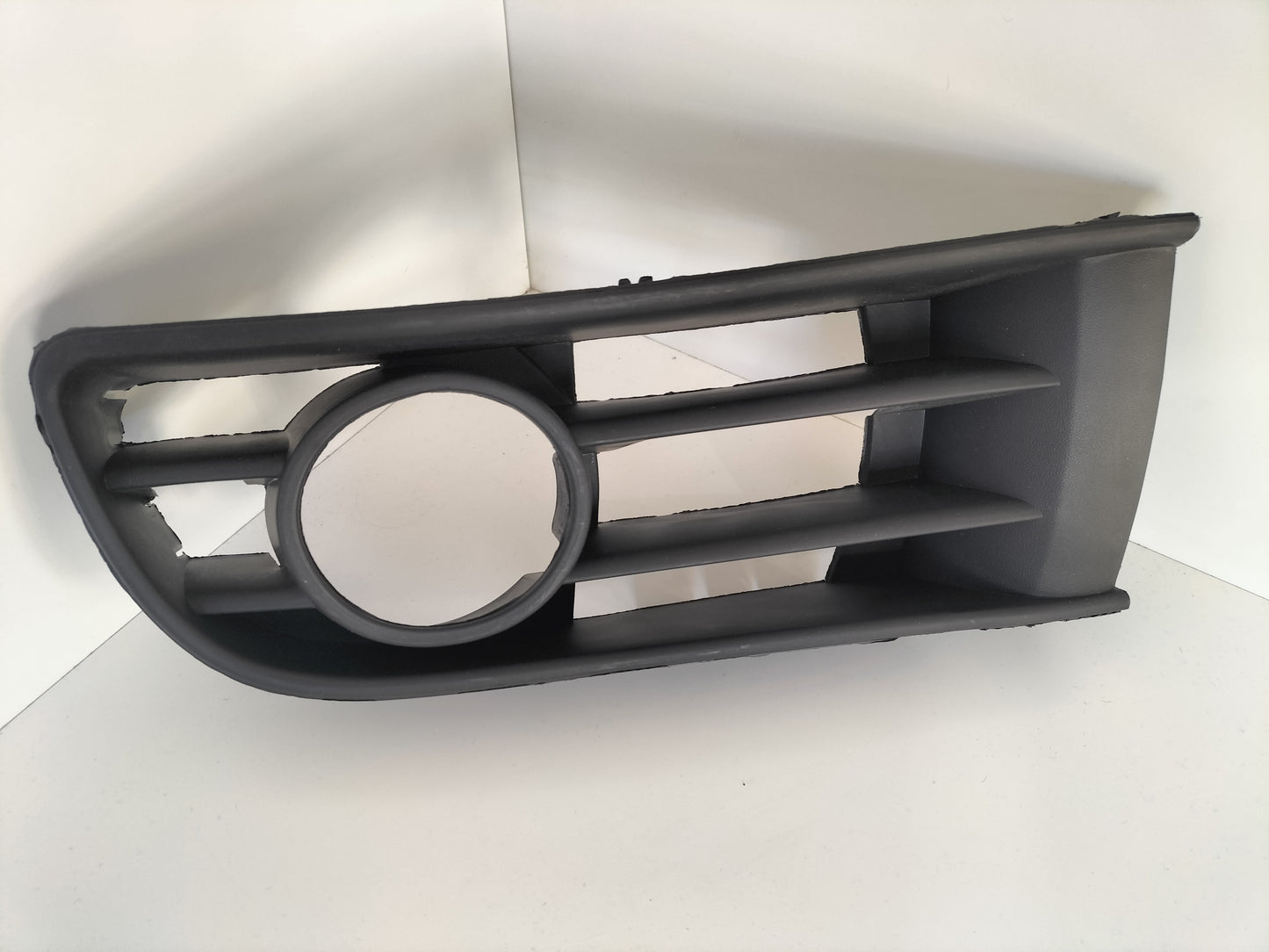 Front Bumper Grille - R/H - VW Polo 2001-2009