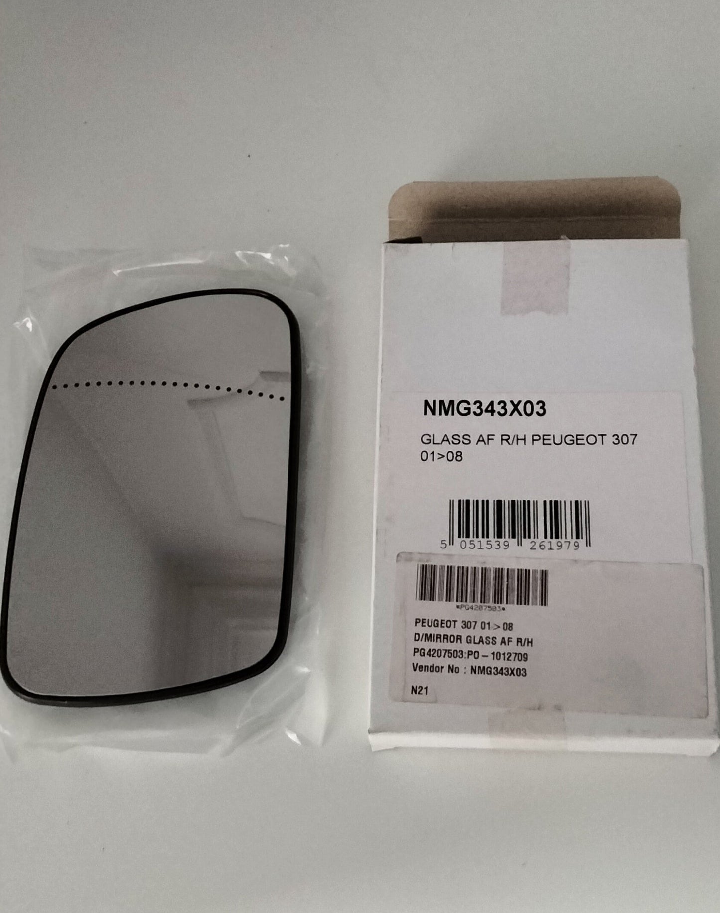 Wing Mirror Glass - Peugeot 307 2001-2008 includes backing plate - AF R/H - NMG343X03